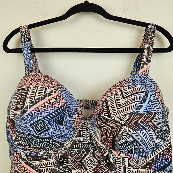 Swimsuits For All Plus Geometric Cutout One-Piece Swimsuit Size 20 - Picture 3 of 6